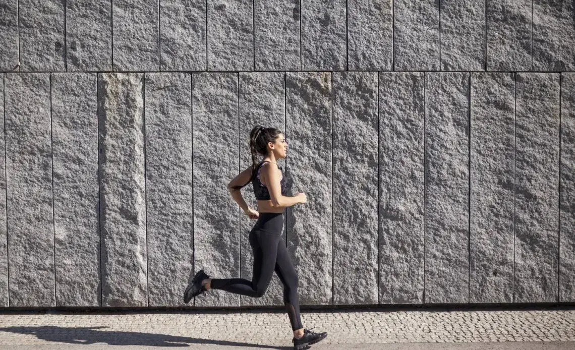 Bieganie na czczo: czy to klucz do spalania tłuszczu i lepszej formy?