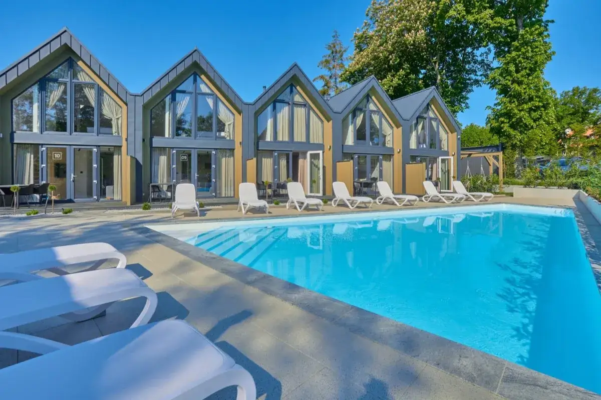 Sylwester nad morzem: Komfortowe domki i hotele na Nowy Rok