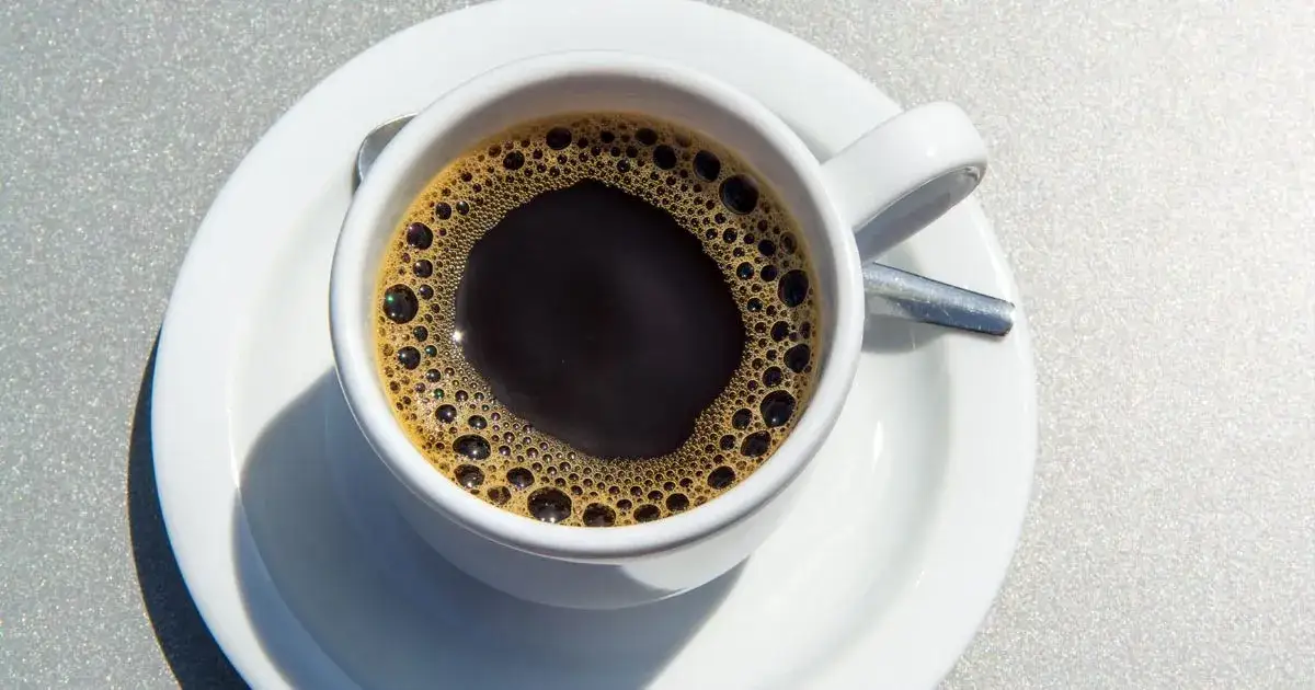 Ile kofeiny ma kawa? Konkretne liczby i bezpieczna dawka