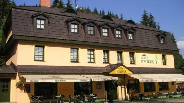 Pec pod Śnieżką: Twój przewodnik po Karkonoszach. Atrakcje i noclegi