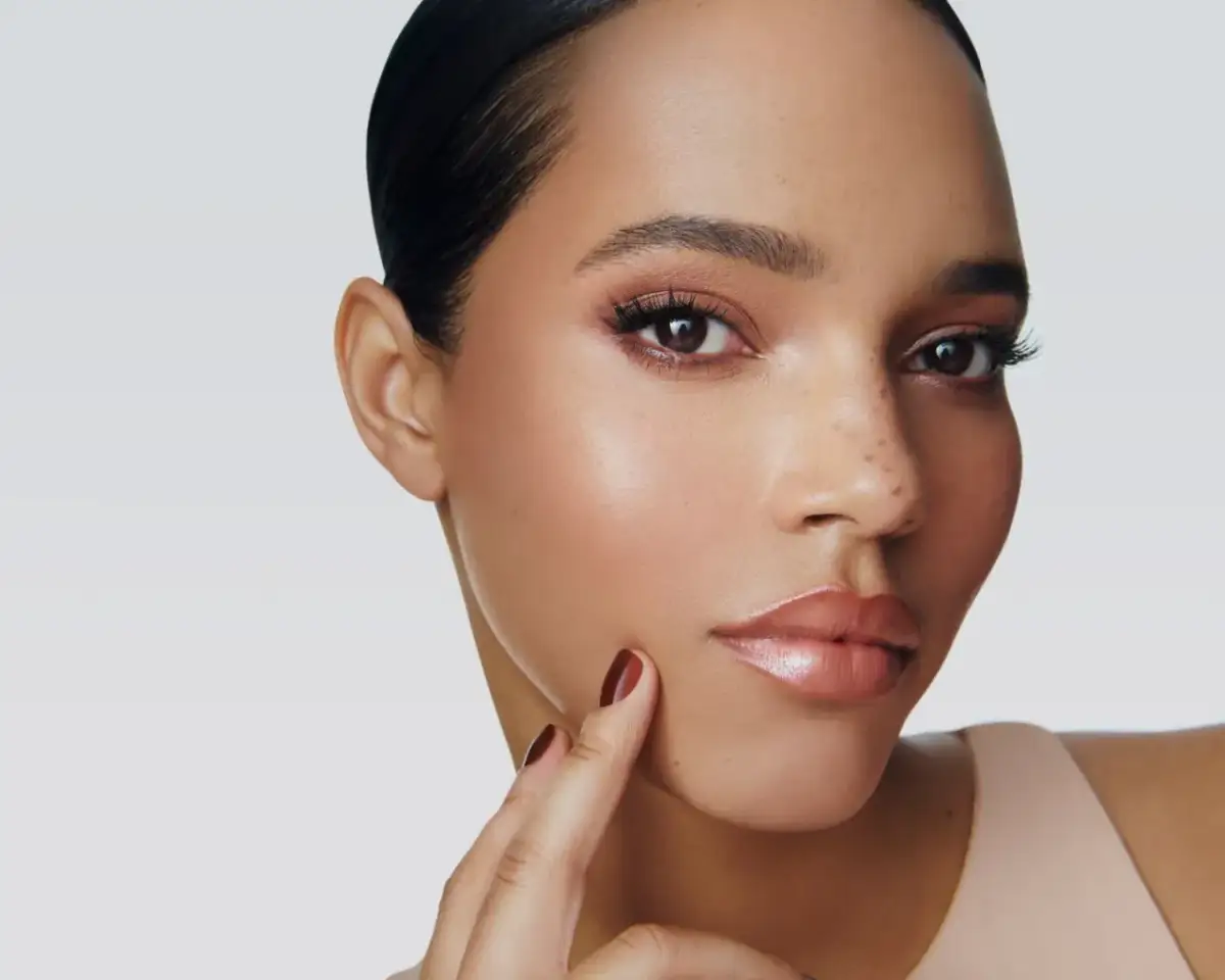 Puder rozświetlający Douglas: Ranking, jak dobrać i aplikować?