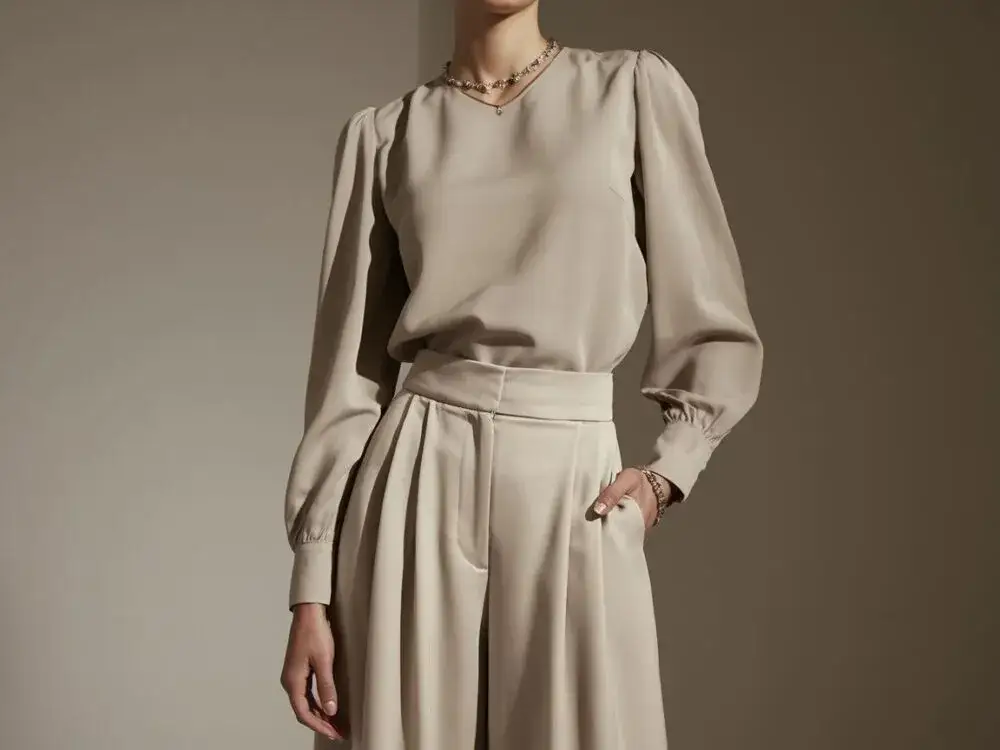 Jaką bluzkę wybrać do eleganckich spodni, aby wyglądać stylowo?