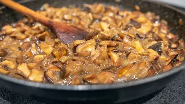 Aksamitny sos grzybowy? Opanuj przepis i uniknij błędów!