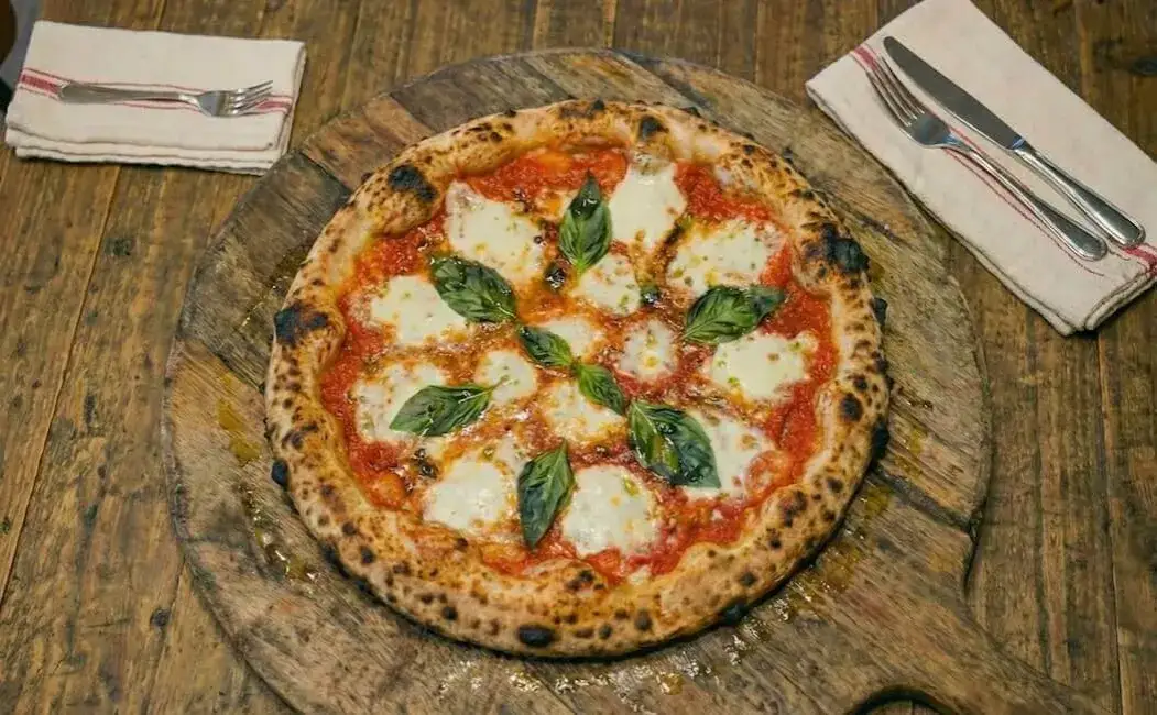 Idealny spód do pizzy krok po kroku. Lepszy niż z pizzerii!