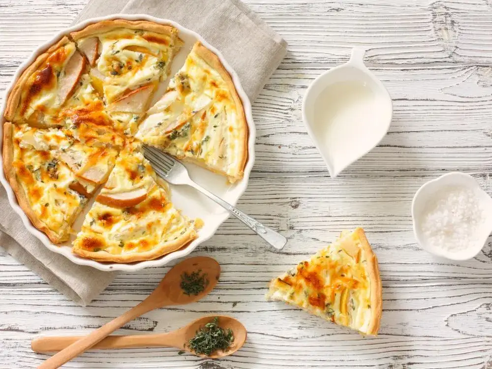 Pyszna tarta z kozim serem i gruszkami - przepisy i porady kulinarne