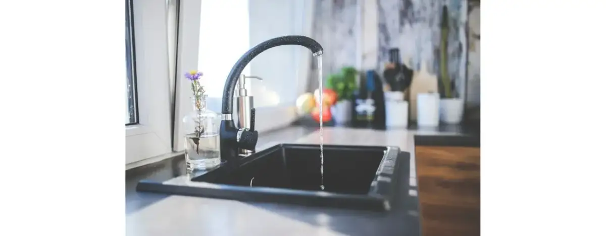 Jak przetkać zlew sodą i octem: skuteczne metody na zatory