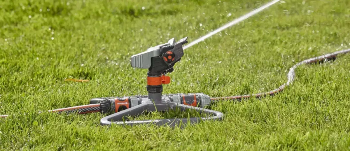 Jak naprawić zraszacz: proste sposoby na usterki i awarie