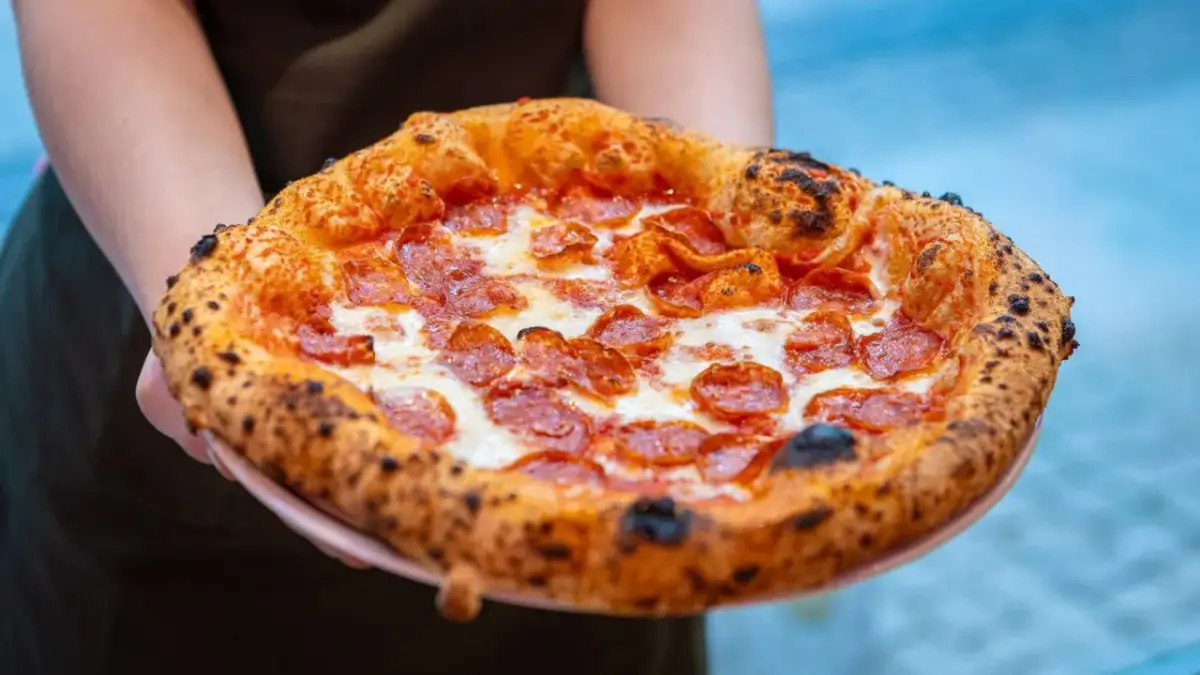 Gdzie zjeść najlepszą pizzę w Pizie? Odkryj lokalne perełki