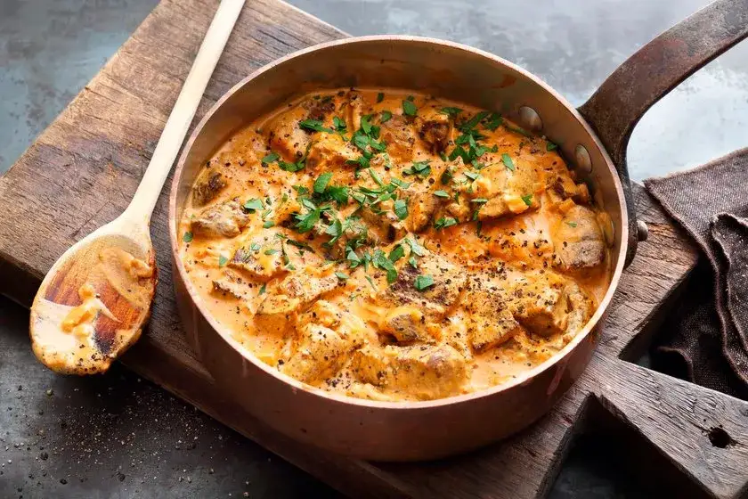 Strogonow: zupa czy danie główne? Ekspert wyjaśnia raz na zawsze.