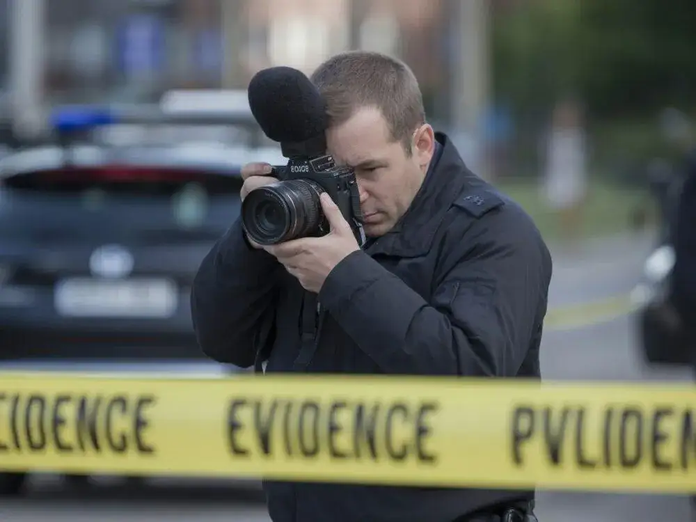 Ile zarabia fotograf policyjny? Zaskakujące fakty o wynagrodzeniach
