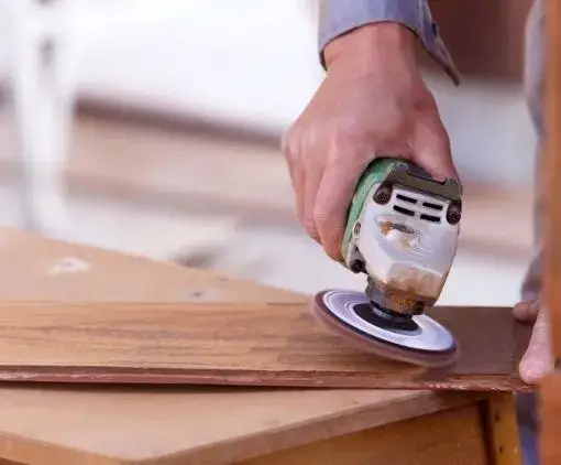 Szlifowanie drewna wiertarką: uniknij błędów i oszczędź czas