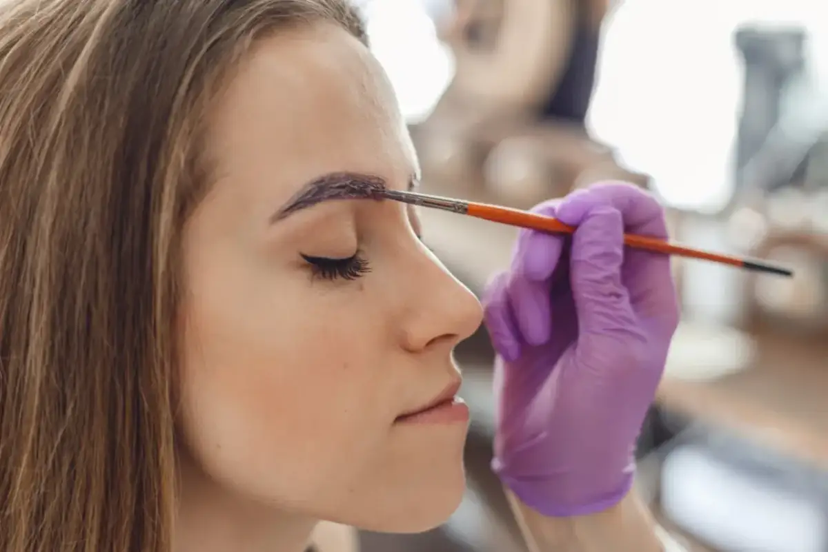 Jak długo utrzymuje się henna pudrowa? Sekrety trwałego efektu