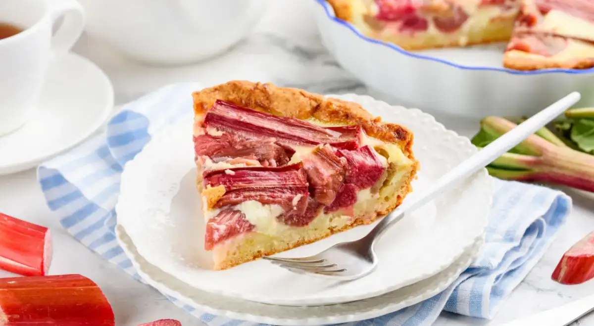 Ewa Wachowicz przepis na ciasto z rabarbarem, które zachwyca smakiem