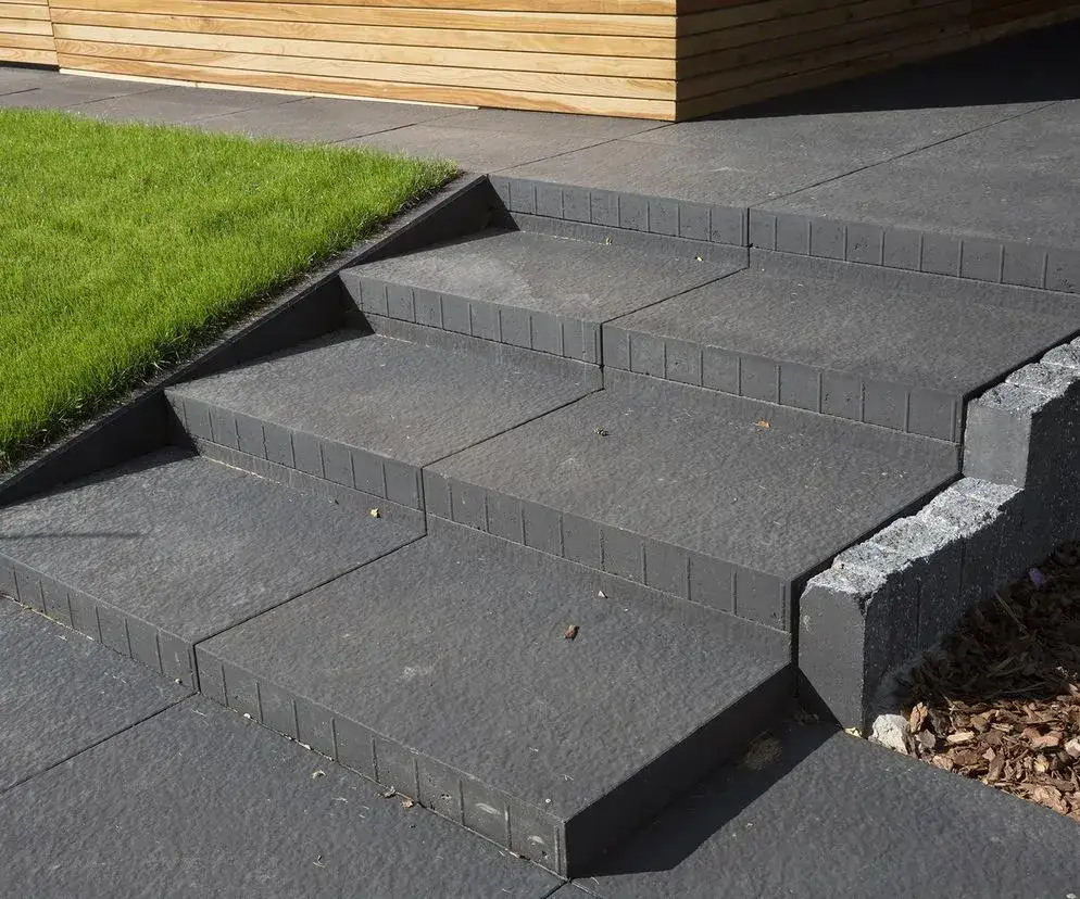 Jaką izolację na schody zewnętrzne wybrać, by uniknąć problemów?