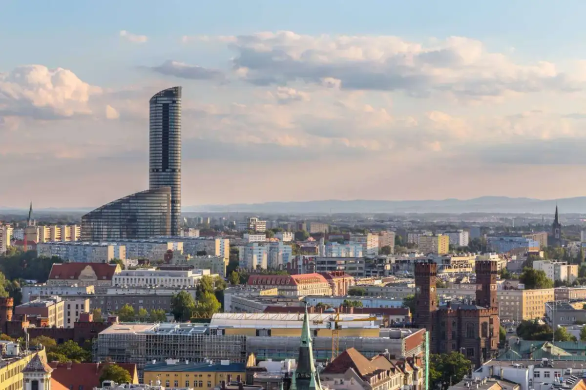 Najwyższy budynek we Wrocławiu – ile ma pięter i co warto wiedzieć