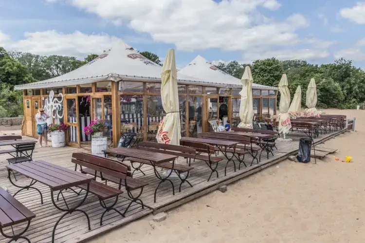 Brzeźno: Gdzie zjeść rybę z widokiem? Polecane restauracje