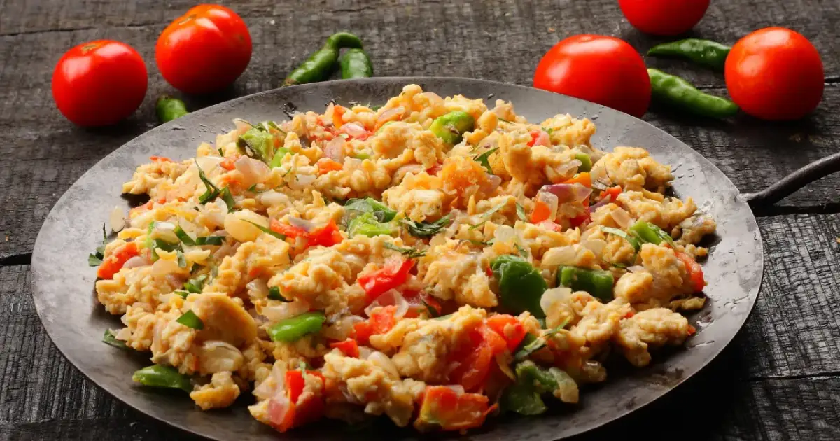 Czy jajecznica jest dietetyczna? Odkryj jej zdrowotne właściwości