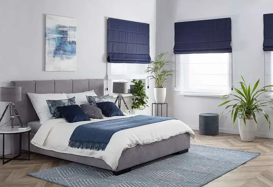 Jak udekorować małe okno? Praktyczne pomysły na stylowe aranżacje wnętrz