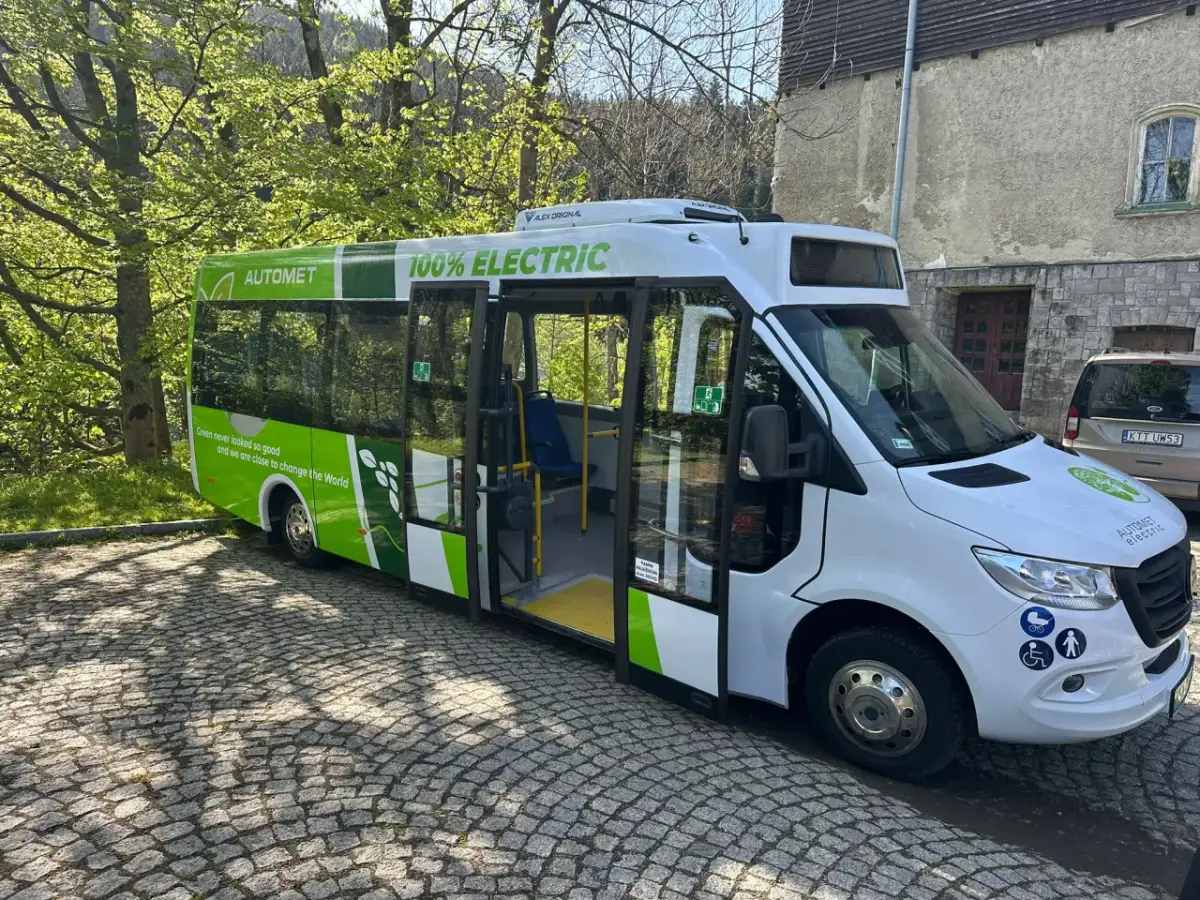 Autobus na Morskie Oko: Jak Łatwo i Tanio Dotrzeć do Serca Tatr?