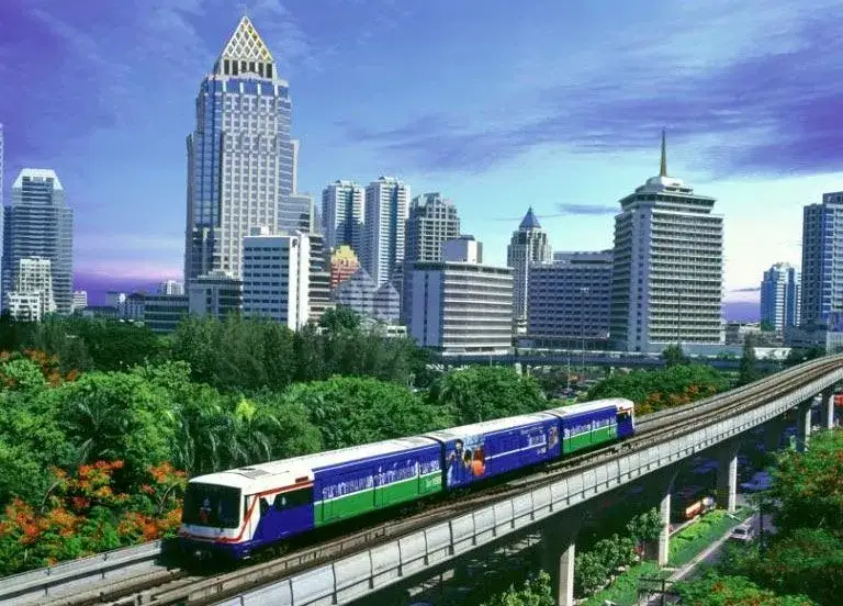 Jak dojechać z lotniska Bangkok do centrum? Wybierz najlepszy transport!