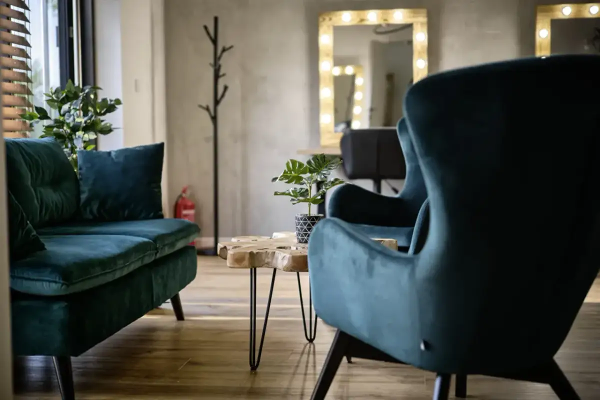 Ile się płaci za wynajem stanowiska fryzjerskiego? Zaskakujące ceny!