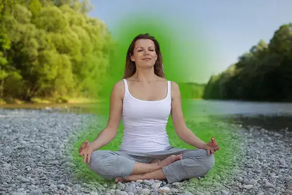 Zielona świeczka znaczenie: odkryj jej moc w rytuałach zdrowia i bogactwa