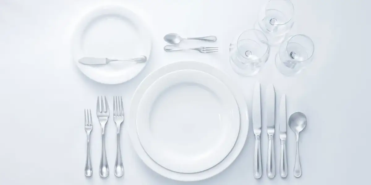 Jak nakrywać do stołu: Sztućce i savoir-vivre krok po kroku