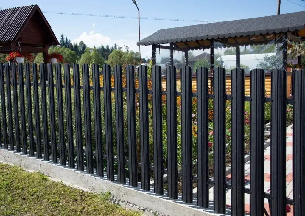 Jakie ogrodzenie jest najtańsze? Odkryj ekonomiczne opcje dla Ciebie