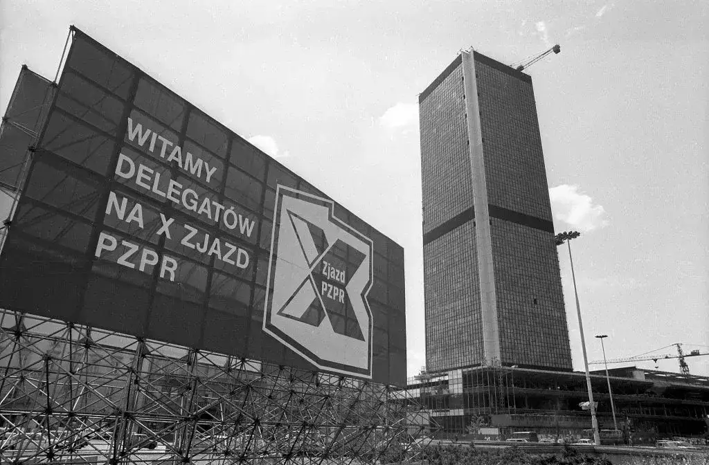 Warszawski Marriott: Kiedy powstał? Historia, budowa i symbolizm