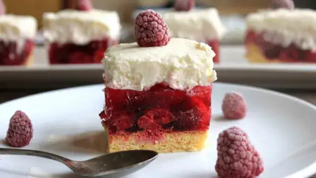 Czy ciasto malinowa chmurka można zamrozić bez utraty smaku?