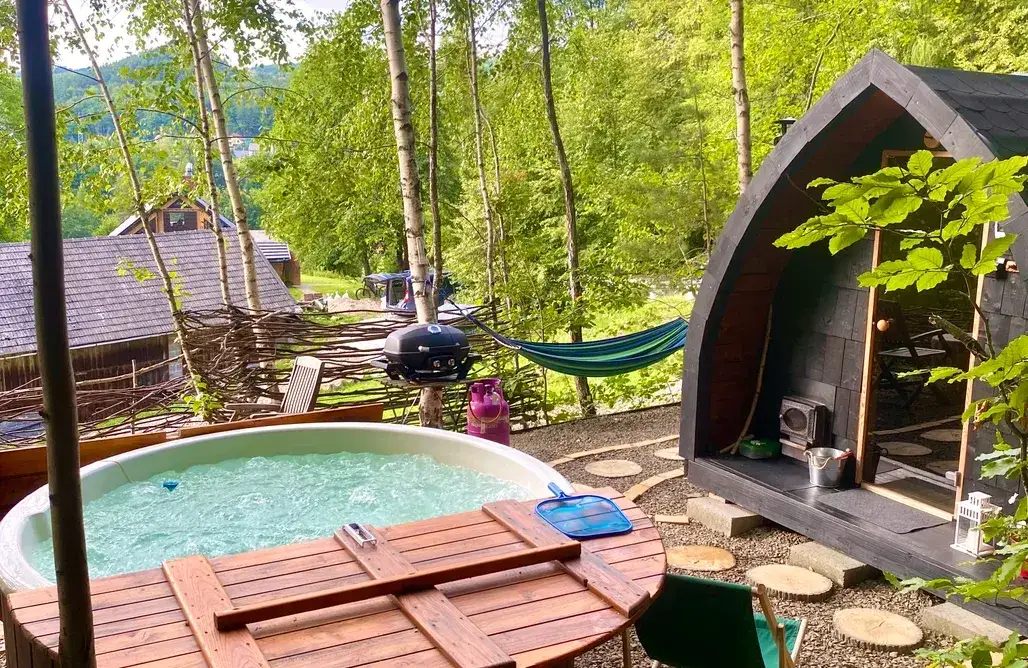 Pokoje nad jeziorem średnim – idealne miejsce na relaksujący wypoczynek