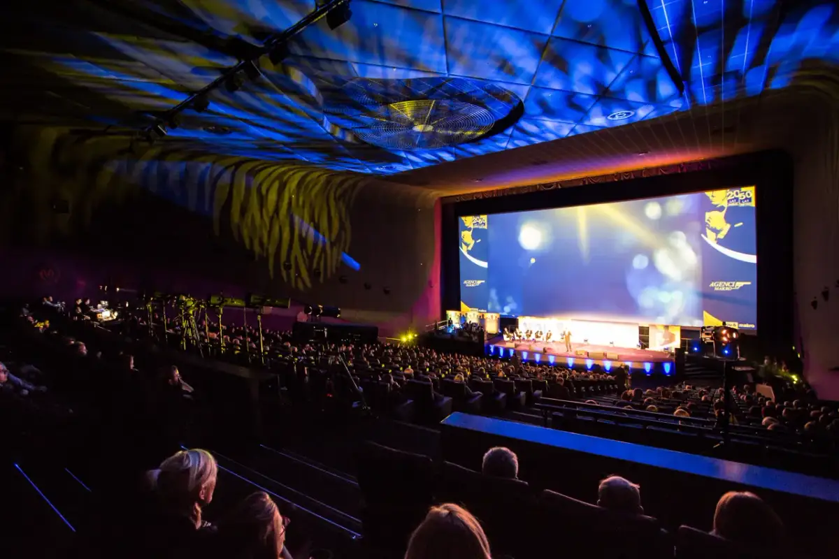 Magia kina co to znaczy i dlaczego warto ją przeżyć w kinie