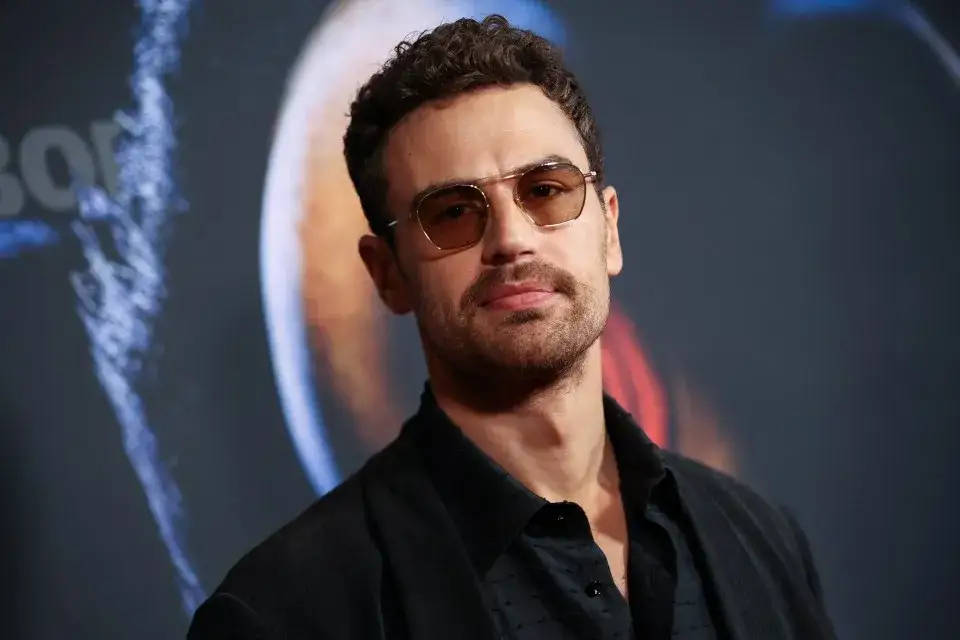 Nowy James Bond aktor: Theo James na czołowej pozycji w wyścigu