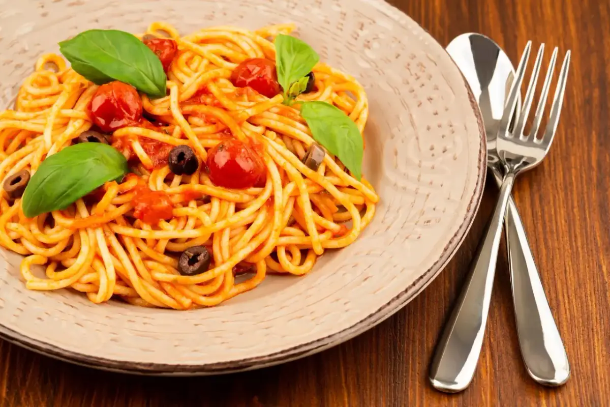 Kalorie w makaronie spaghetti: ile naprawdę mają surowe i gotowane?