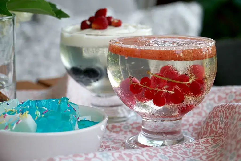 Ile może stać galaretka owocowa w lodówce, aby uniknąć zepsucia?