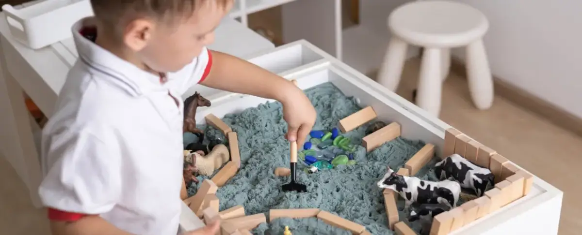 Piasek sensoryczny - jak wspiera rozwój dzieci i terapię sensoryczną