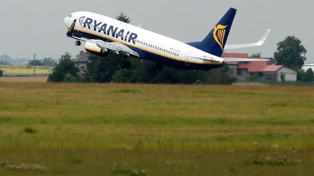 Skąd lata Ryanair? Odkryj lotniska w Polsce i popularne trasy