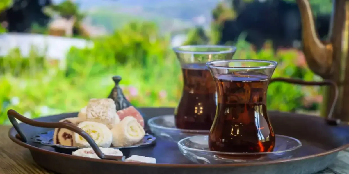 Jak zaparzyć turecką herbatę? Autentyczny çay krok po kroku