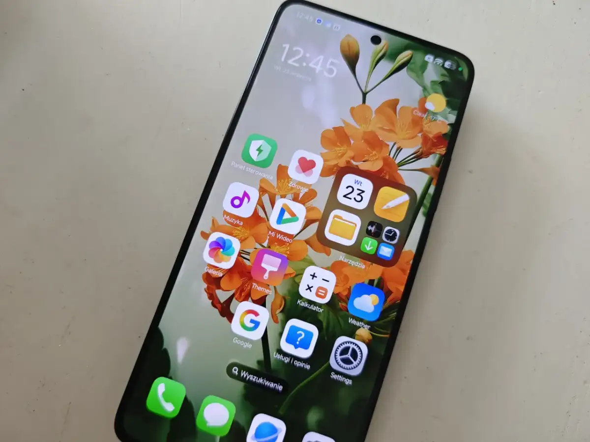 Xiaomi Community: Oficjalna apka vs. MIUIPolska.pl co wybrać?