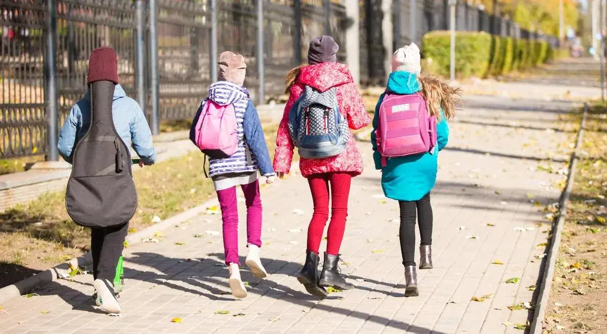 Co to jest chodnik i jakie ma znaczenie dla bezpieczeństwa pieszych