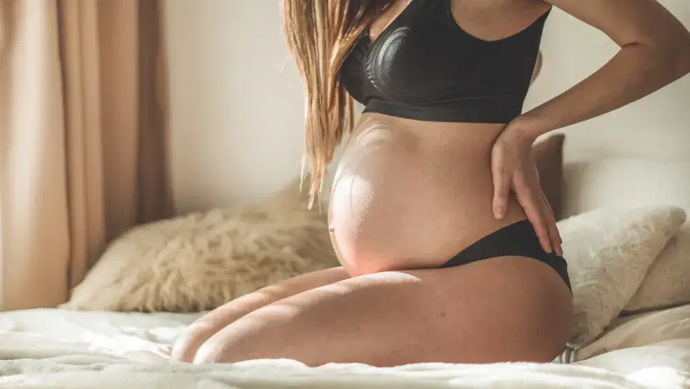 Kwas foliowy w ciąży: Do kiedy suplementować? Nowe wytyczne 2024