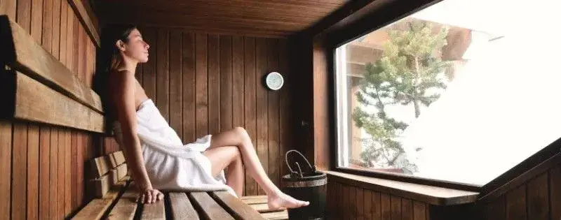 Sauna: przed czy po treningu? Złote zasady regeneracji dla sportowca.