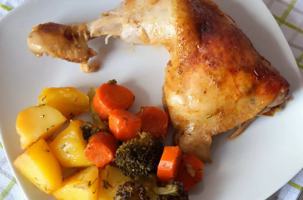 Jak piec kurczaka w rękawie, aby był soczysty i aromatyczny