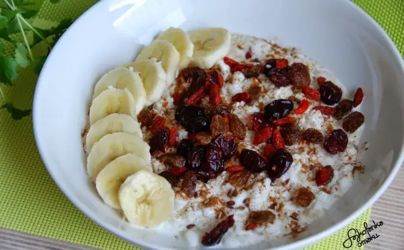 Z czym jeść serek wiejski na słodko? Pyszne i zdrowe inspiracje