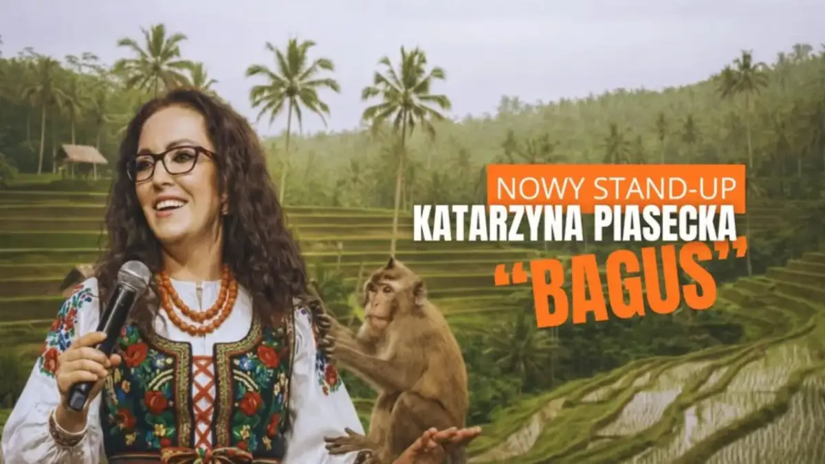 Katarzyna Piasecka w nowym stand-upie "Bagus" z małpką na ramieniu, na tle tarasowych pól ryżowych.