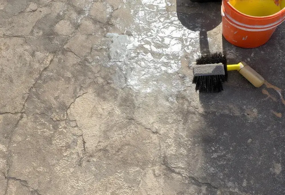 Jak usunąć wosk z kostki brukowej domowym sposobem - skuteczne metody