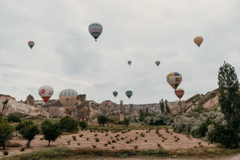 Ile kosztuje lot balonem w Turcji? Ceny, które mogą Cię zaskoczyć