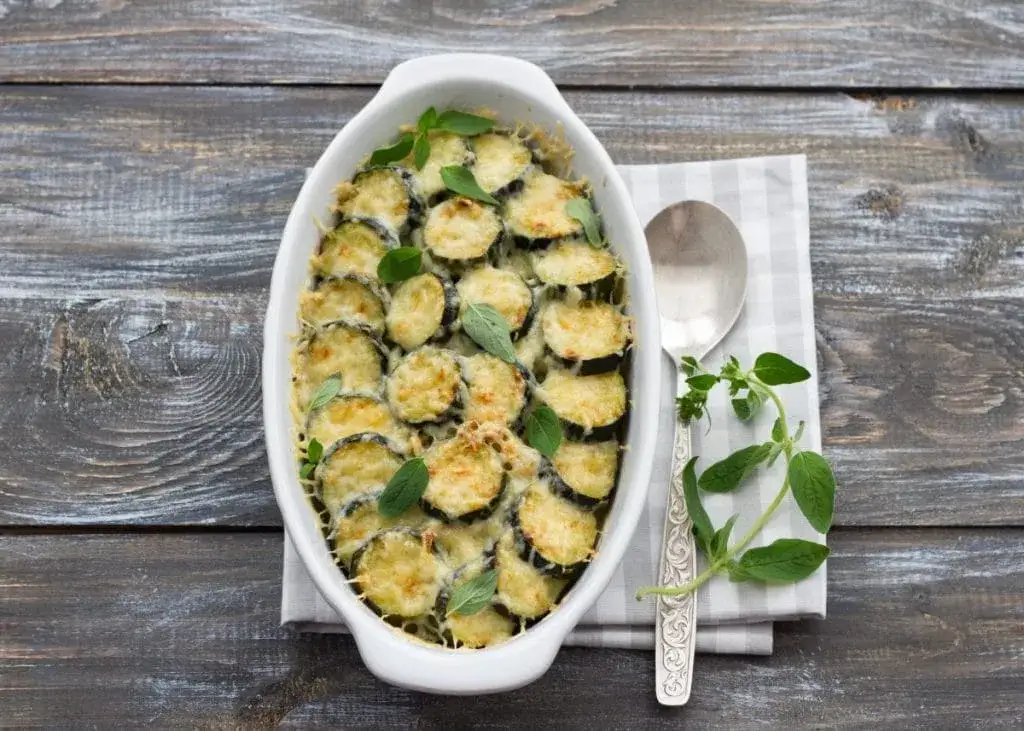Zapiekanka z cukinii: Koniec z wodą! Sprawdzone przepisy i porady