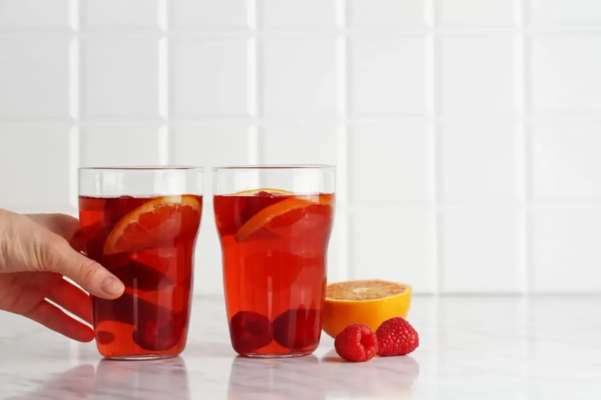 Jak przygotować wyjątkowy drink z syropem malinowym w domu