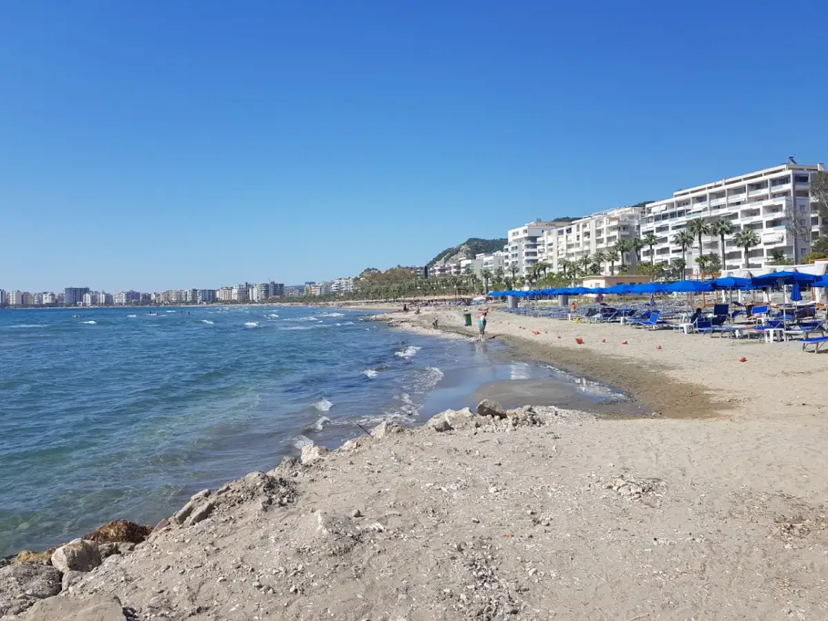 Wlora Albania: Atrakcje, plaże, rejsy. Odkryj perłę Riwiery!